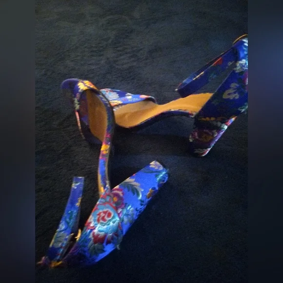 Beautiful Blue Floral Sandals - Picture 4 of 4